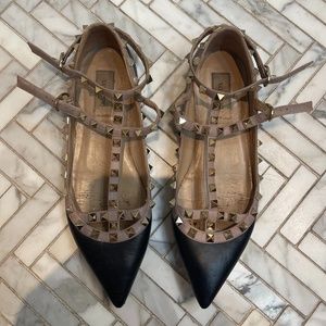 Black Valentino classic rockstud flat